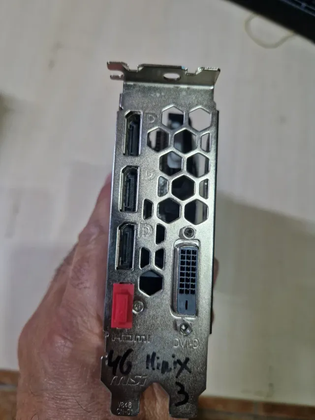 Tarjeta Gráfica MSI RX 570 Armour 4GB