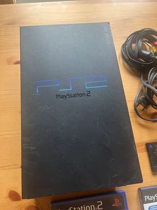 PlayStation 2 Nera + 3 Giochi