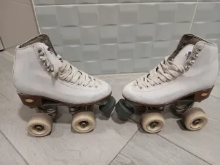 Patines artísticos blancos
