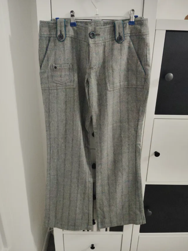 Pantalón de chica gris