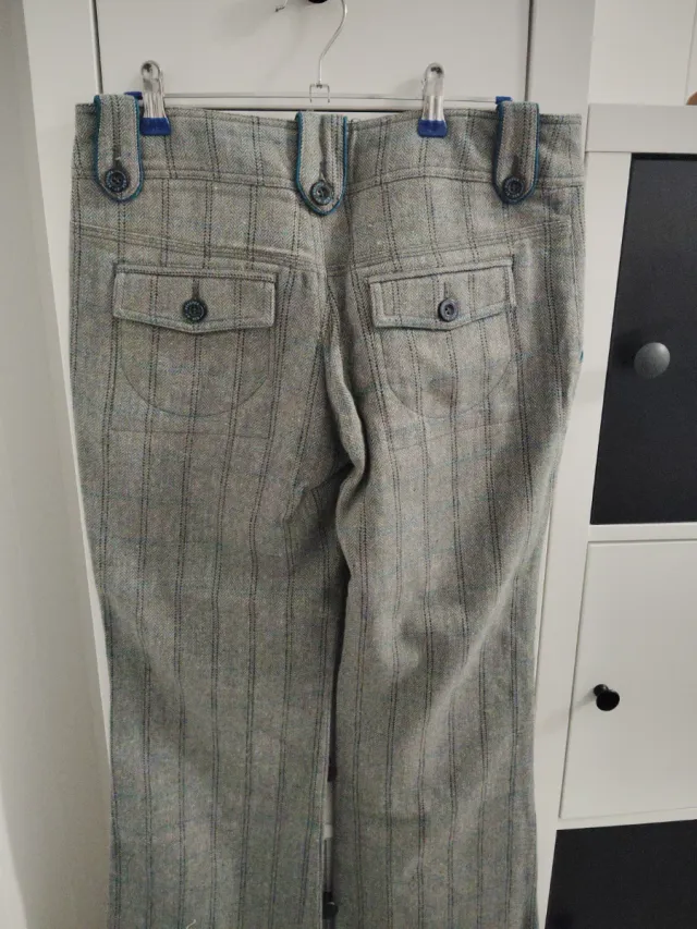 Pantalón de chica gris