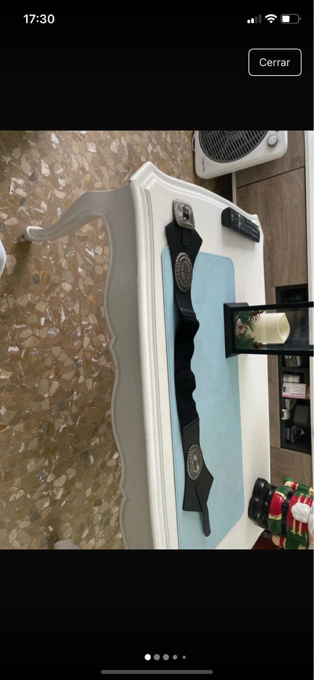 Cintura nera con dettagli argentati