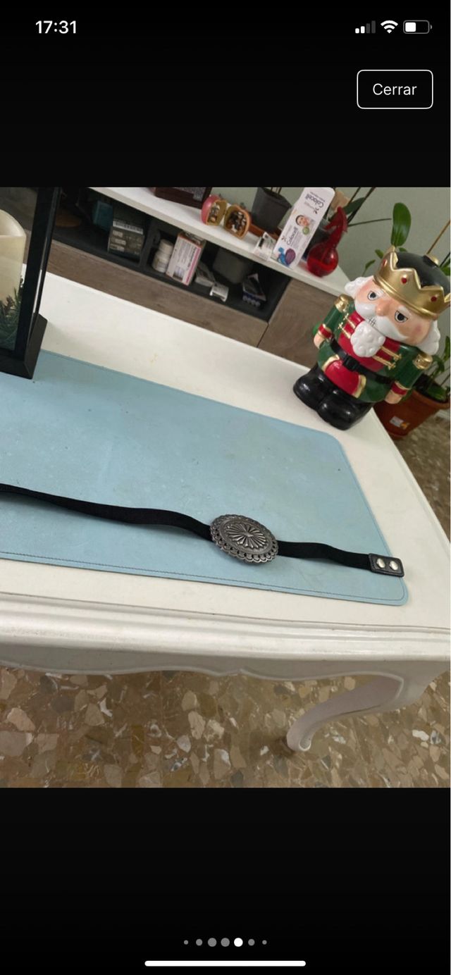 Cintura nera con dettagli argentati