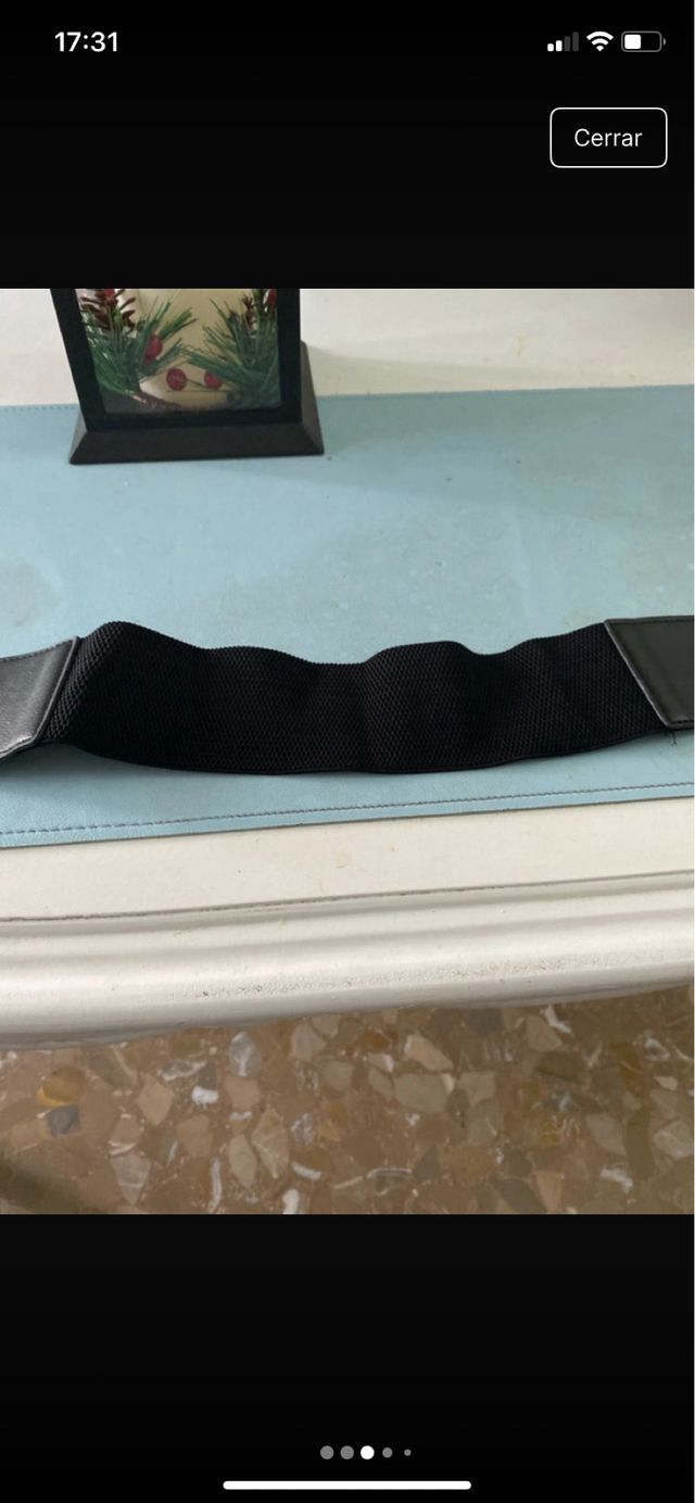 Cintura nera con dettagli argentati