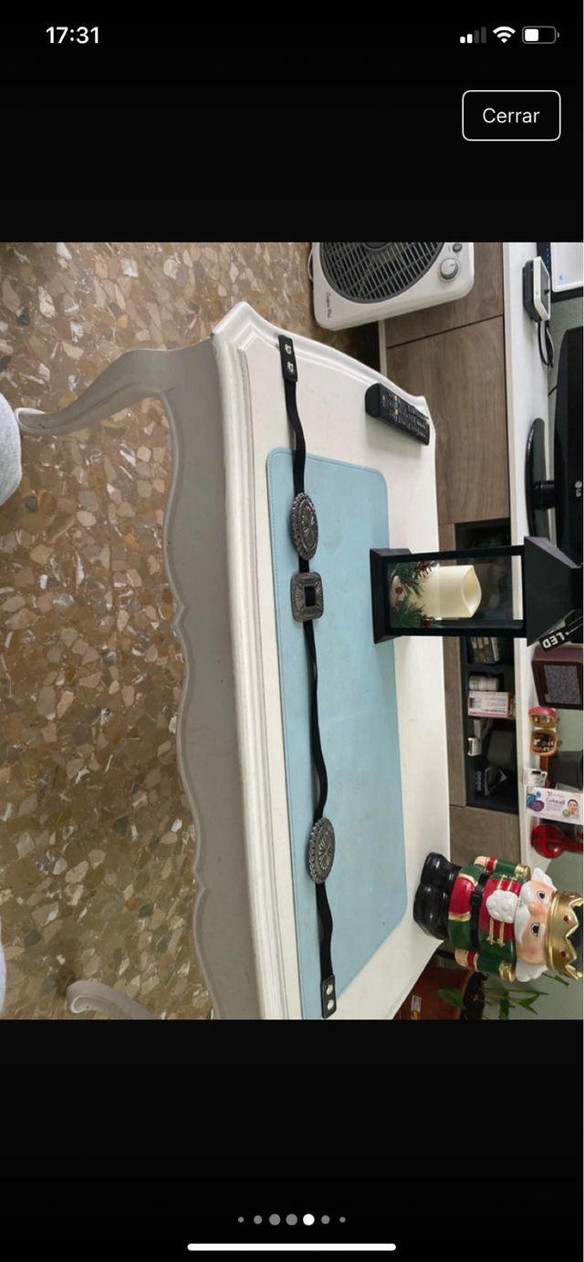 Cintura nera con dettagli argentati