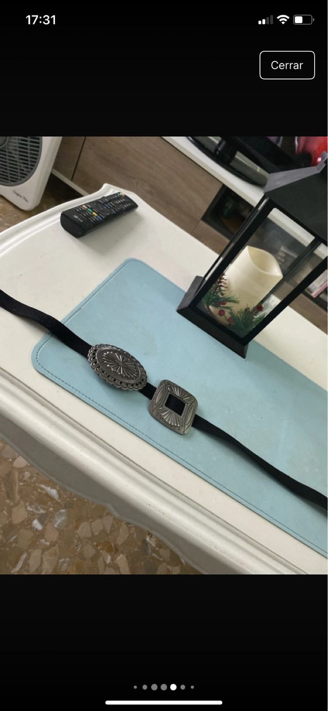 Cintura nera con dettagli argentati