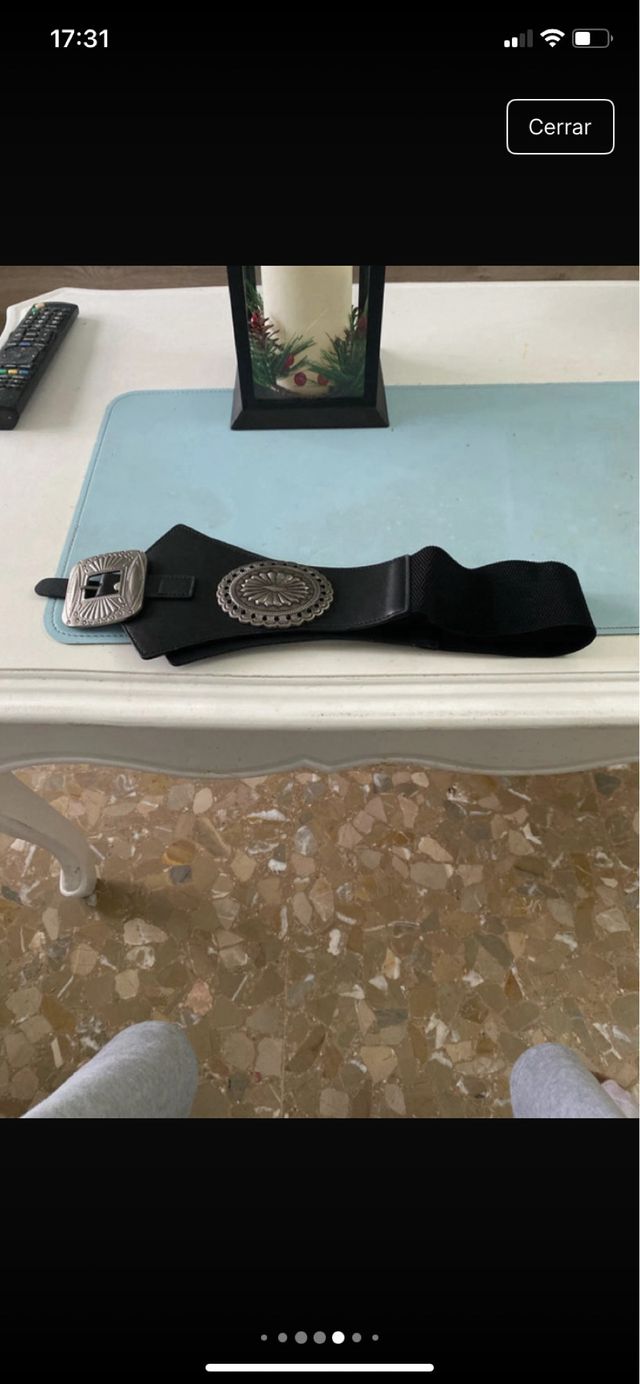 Cintura nera con dettagli argentati