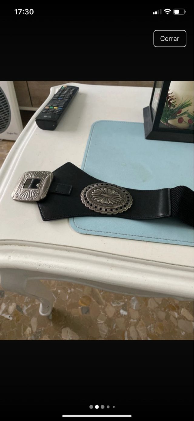 Cintura nera con dettagli argentati