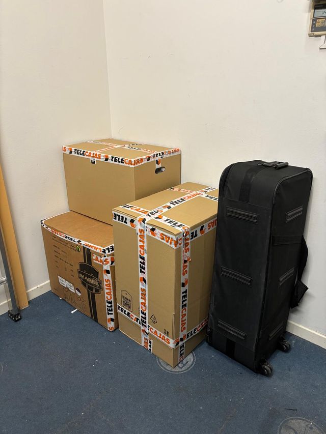 Mueble Estudio Musical Negro/Rojo