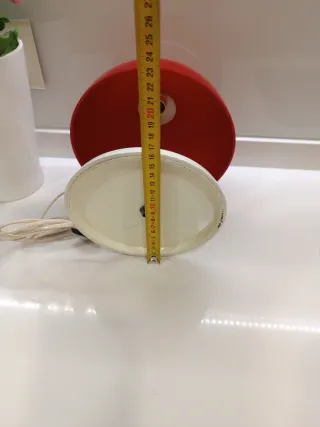 Lámpara de mesa vintage roja y blanca. Año 1975