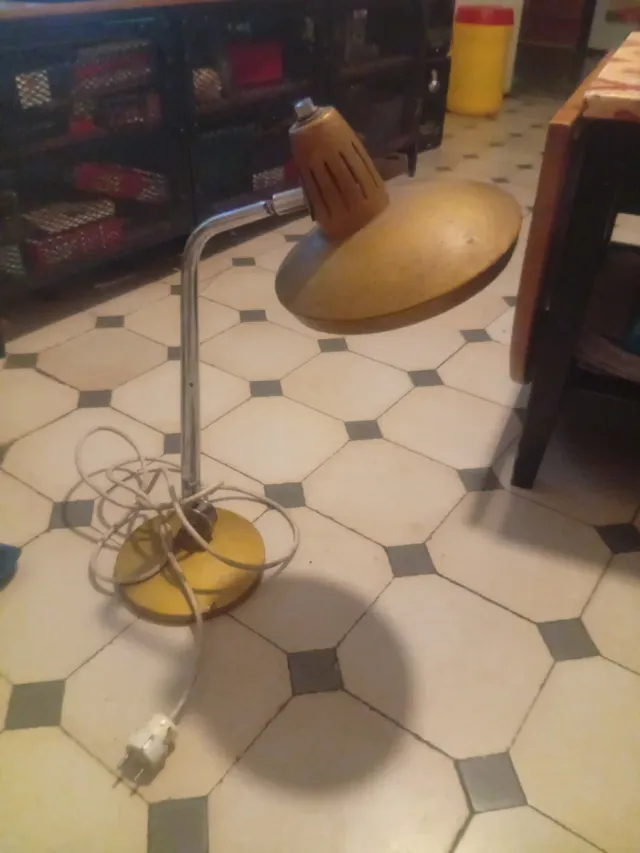 Lámpara Fase Dorada