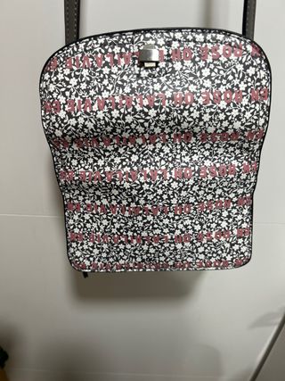 Bolso floral con texto