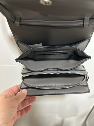 Bolso floral con texto