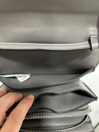 Bolso floral con texto