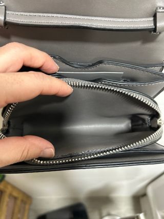 Bolso floral con texto