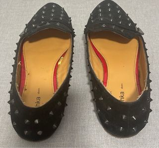 Mocasines negros planos con tachas