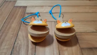 Castañuelas de madera con cara de gato