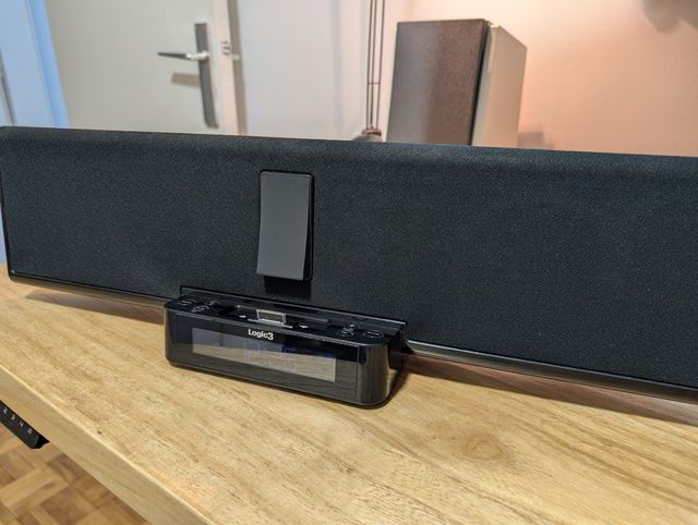Logic3 i-Station30 Sound Bar + iPhone 4