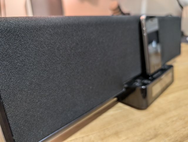 Logic3 i-Station30 Sound Bar + iPhone 4