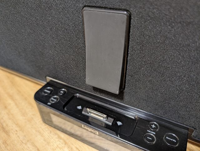 Logic3 i-Station30 Sound Bar + iPhone 4