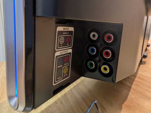 Logic3 i-Station30 Sound Bar + iPhone 4