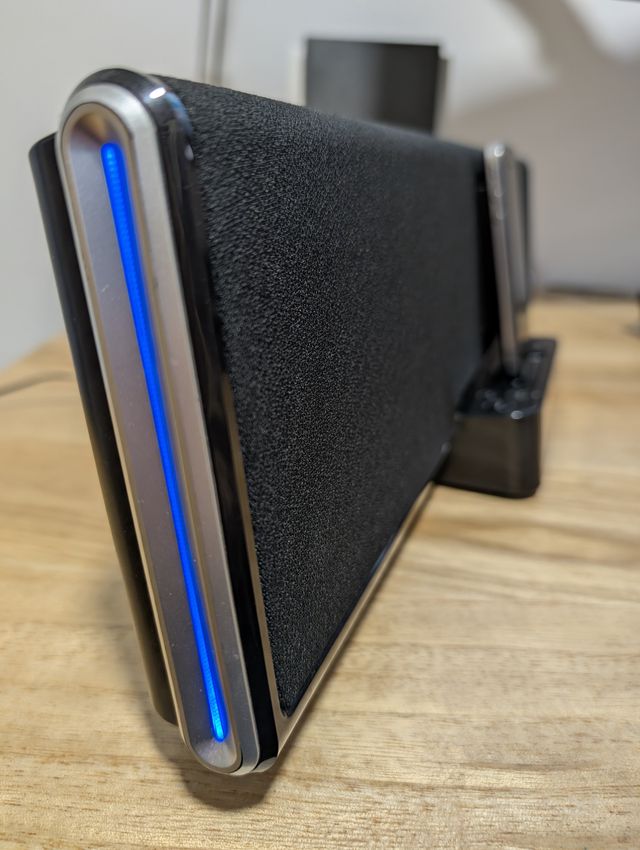 Logic3 i-Station30 Sound Bar + iPhone 4