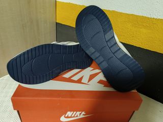 Zapatillas Nike Arir370 Azul y Blanco