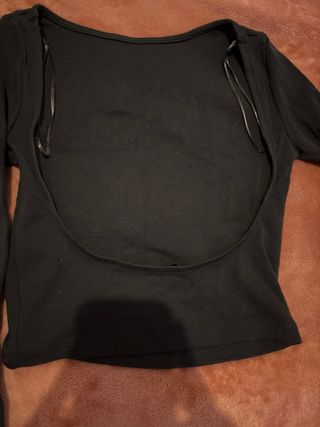 Camiseta Bershka negra con estampado