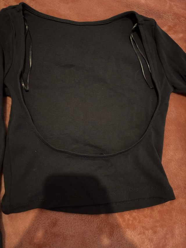 Camiseta Bershka negra con estampado