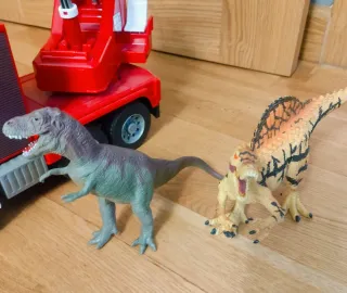 Lote Juguetes Camiones y Dinosaurios