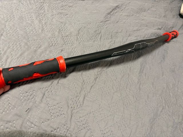 Manillar Bici Negro con Puños Rojos