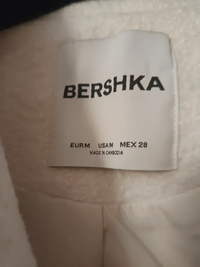 Abrigo Bershka oversize blanco talla M