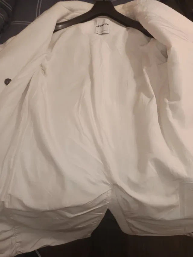 Abrigo Bershka oversize blanco talla M