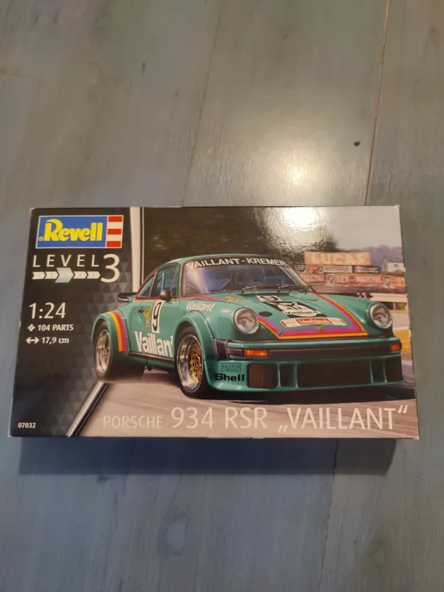 Maqueta Revell Porsche 934 RSR Vaillant