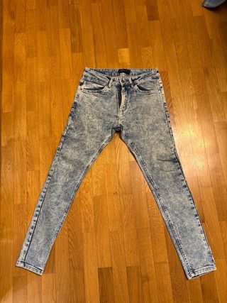 Pantalones vaqueros pitillo talla38 chico 10€/pant
