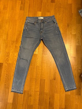 Pantalones vaqueros pitillo talla38 chico 10€/pant