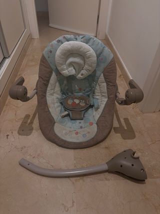 Mecedora bebé con arco de juegos