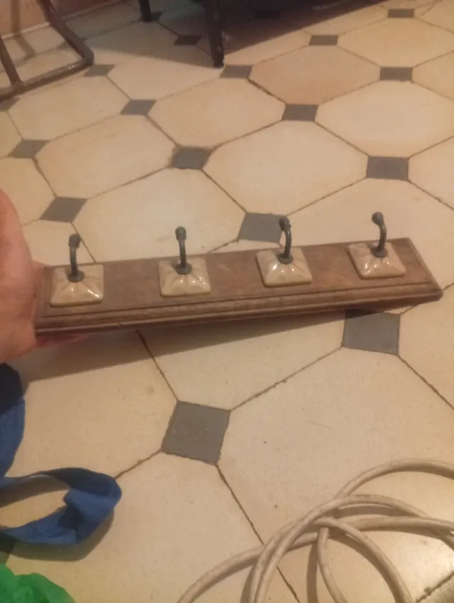 Colgador de pared madera y cerámica