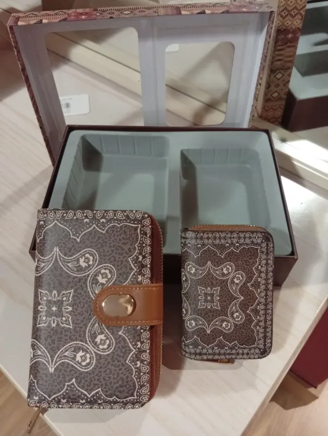 Juego Cartera y Monedero Estampado