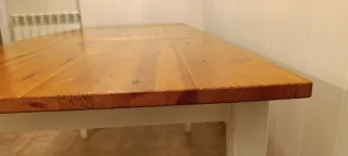 Mesa comedor extensible IKEA pino y blanca.