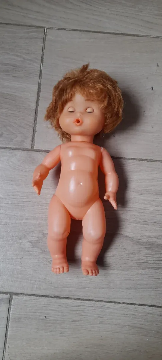 Muñeca de plástico vintage