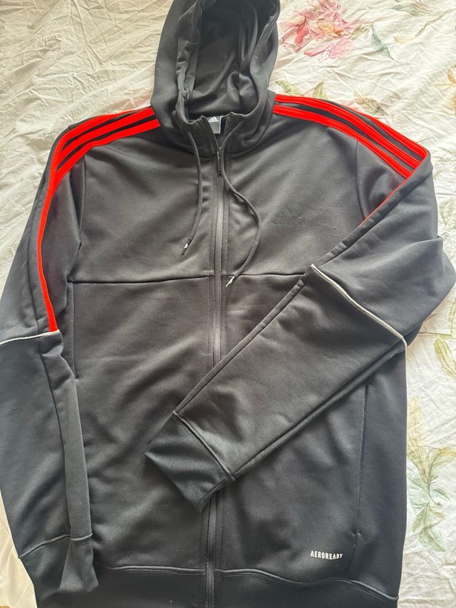 Sudadera Adidas Negra con Rayas Rojas