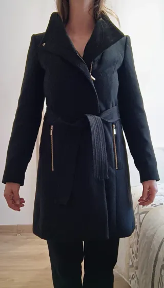 Abrigo Negro de Paño Stradivarius