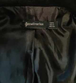 Abrigo Negro de Paño Stradivarius