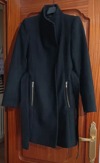 Abrigo Negro de Paño Stradivarius