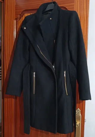 Abrigo Negro de Paño Stradivarius