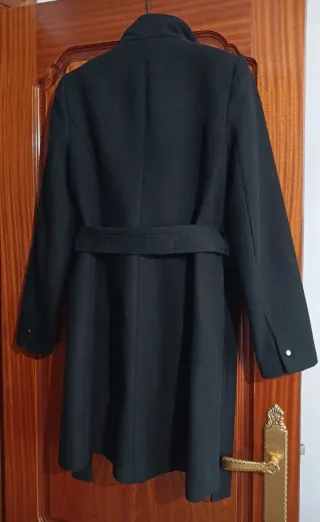 Abrigo Negro de Paño Stradivarius