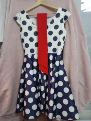 Con cinturón rojo diseño unico