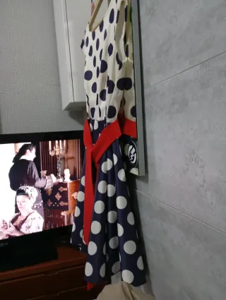 Con cinturón rojo diseño unico