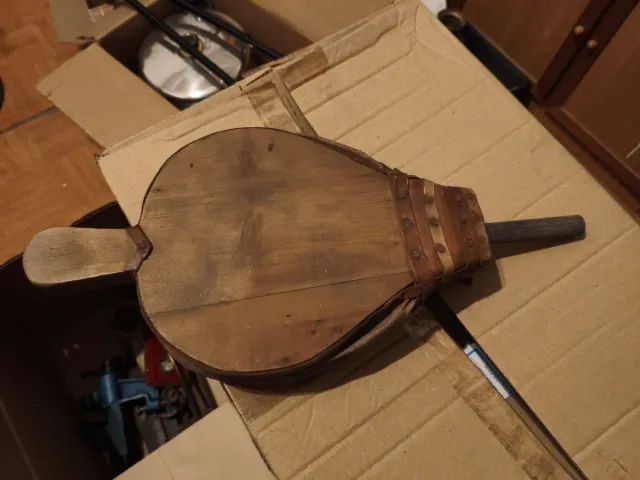 Fuelle antiguo de madera